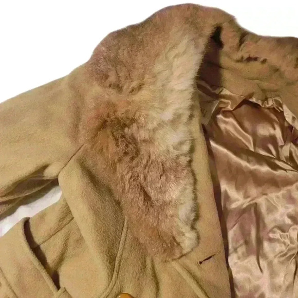 Beautiful Wool Blend Trench with Fur Collar, Rovercoat by Arthur Jay - Picture 6 of 9